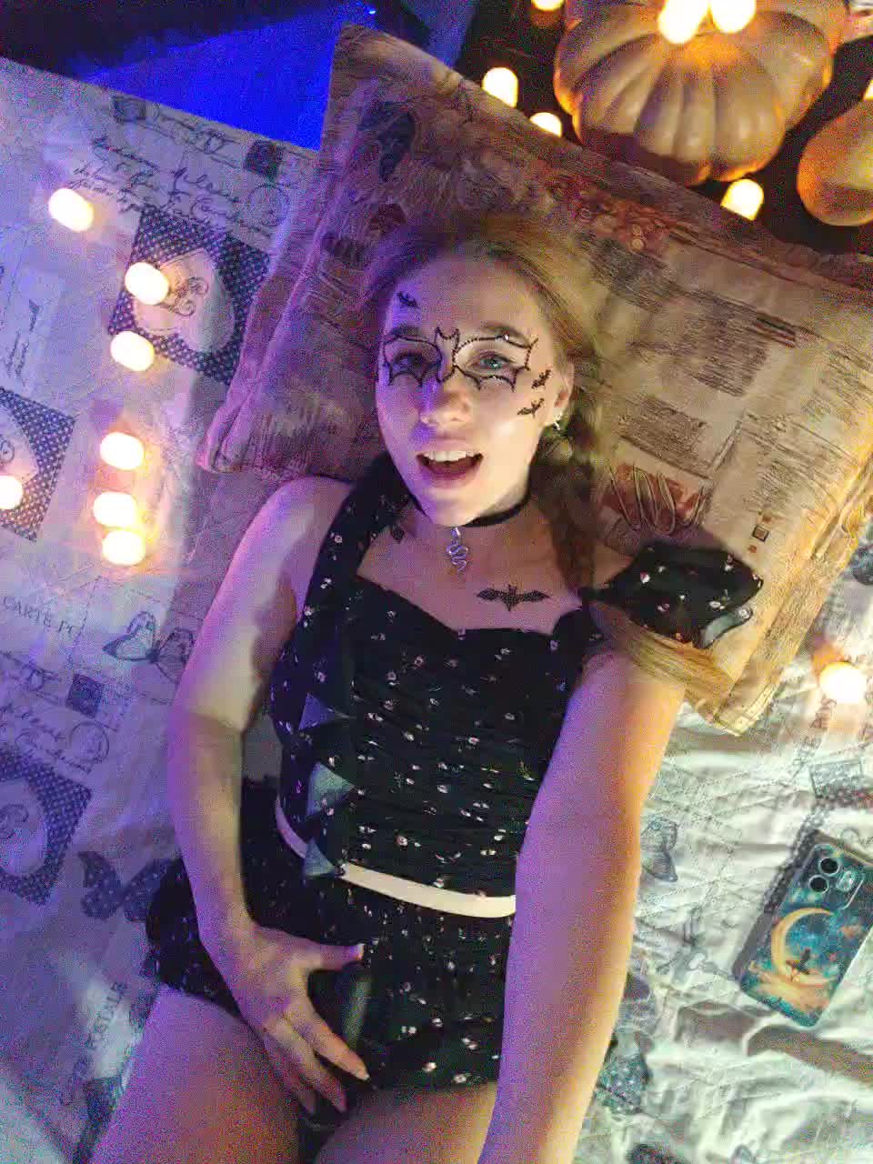 kiskaWEDNESDAY Cam Model Chat November 1, 2025