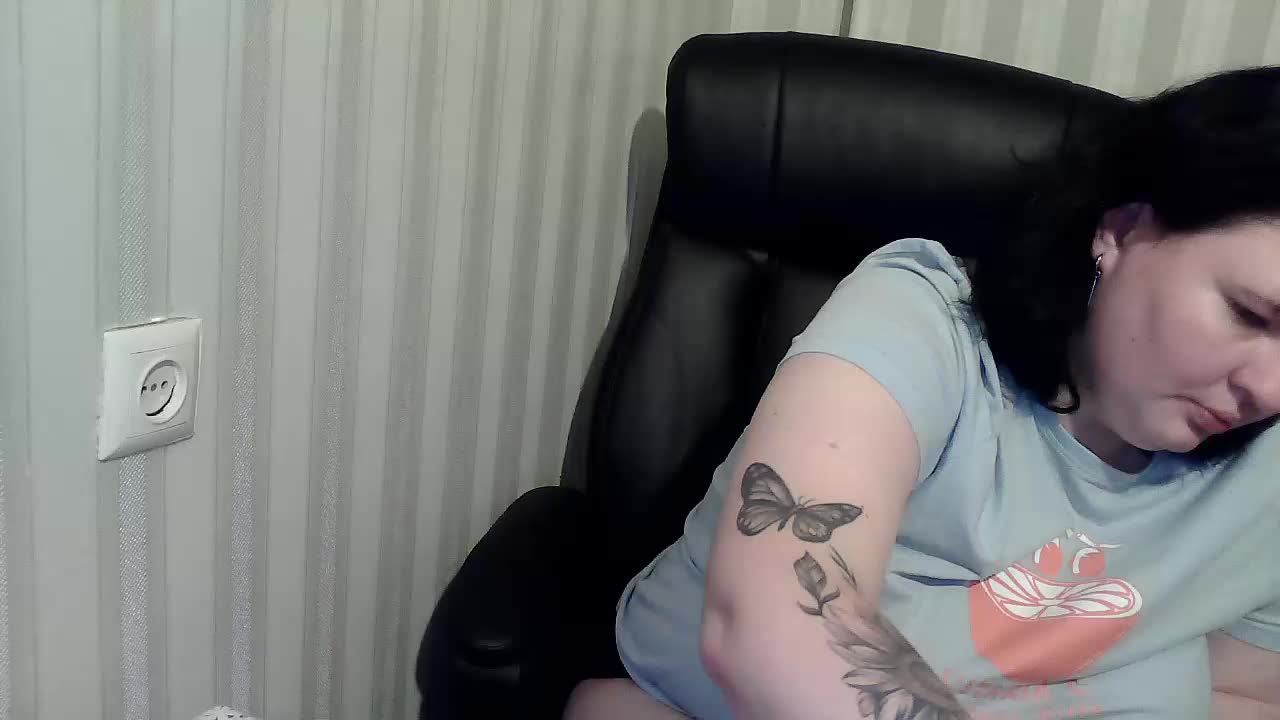 XLisaBlueX Cam Model Chat November 1, 2025