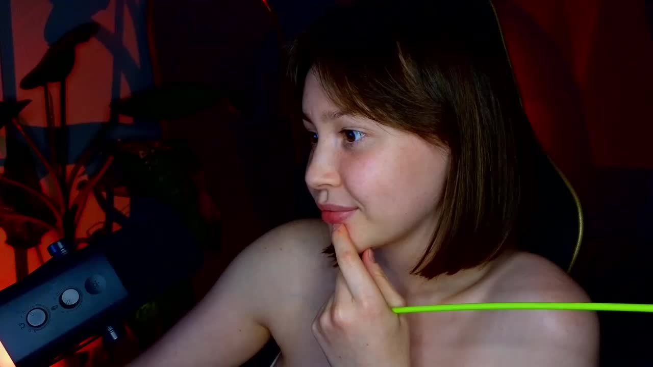 -sweetdreamss- Cam Model Chat November 1, 2025