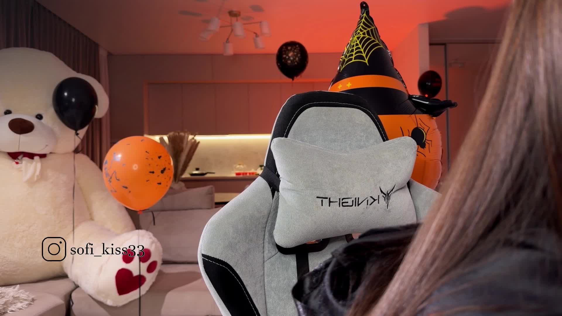 Sofi-Mi Cam Model Chat November 1, 2025