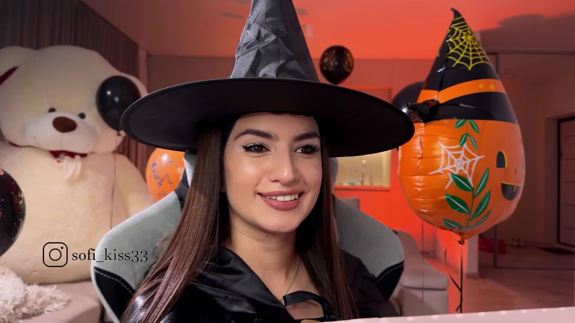 Sofi-Mi Cam Model Chat November 1, 2025