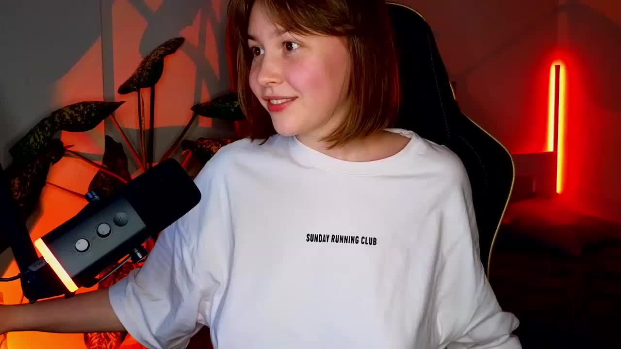 -sweetdreamss- Cam Model Chat November 1, 2025