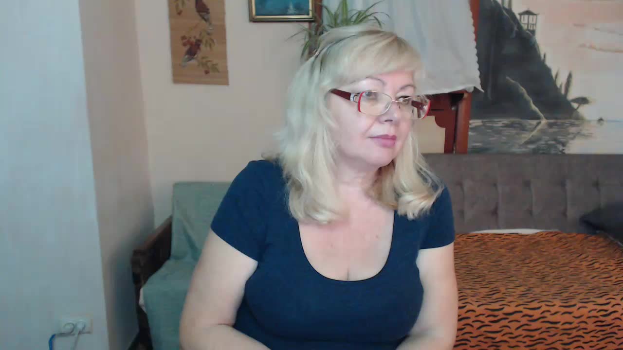 EvelynLoveShy Cam Model Chat November 1, 2025