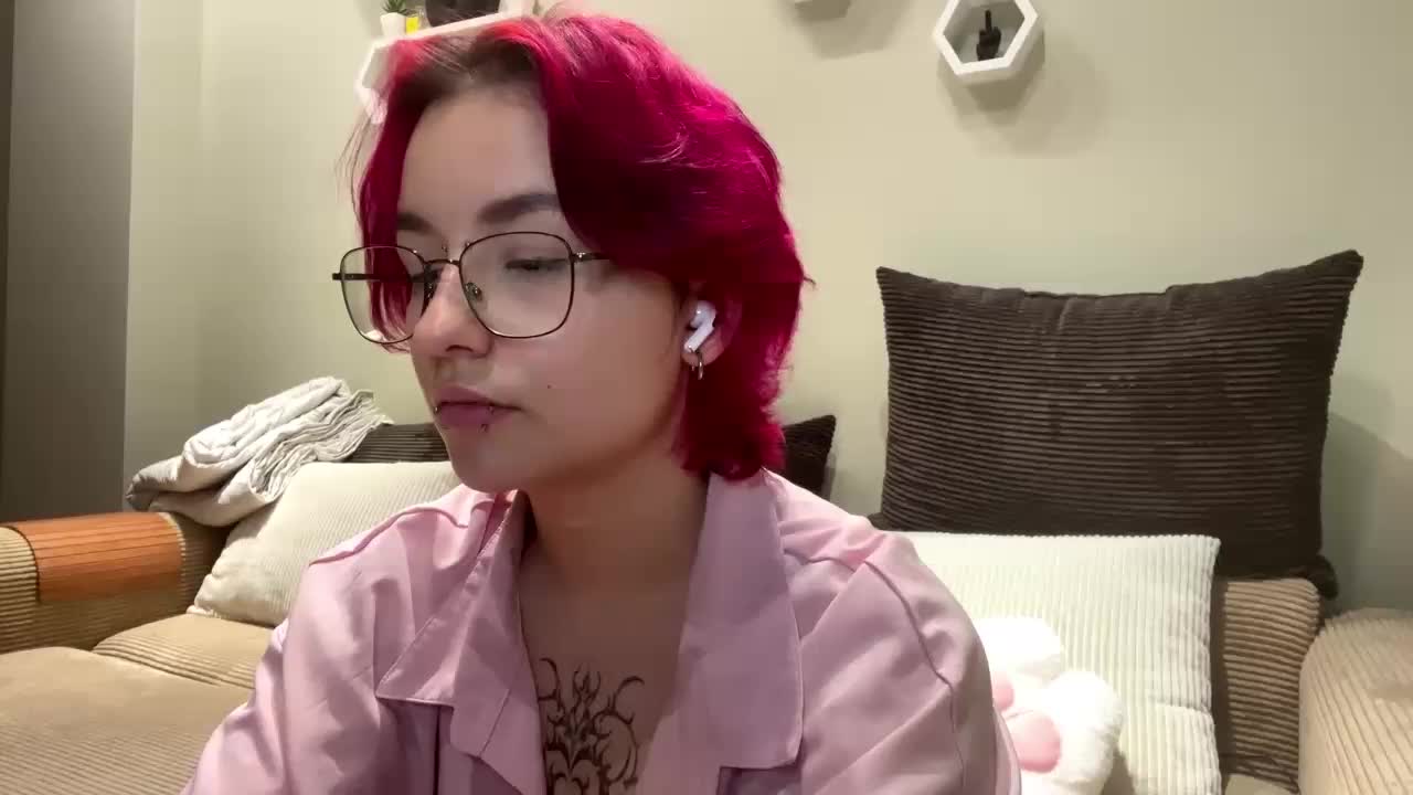 YoungAvenoso Cam Model Chat November 1, 2025