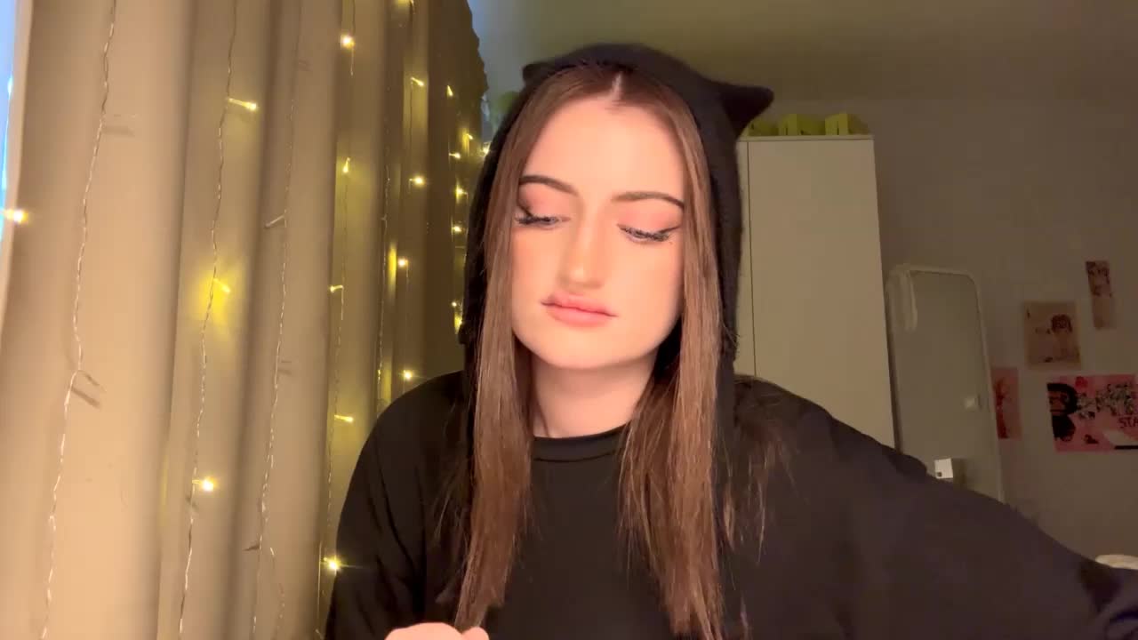 AuraLahrman Cam Model Chat November 1, 2025