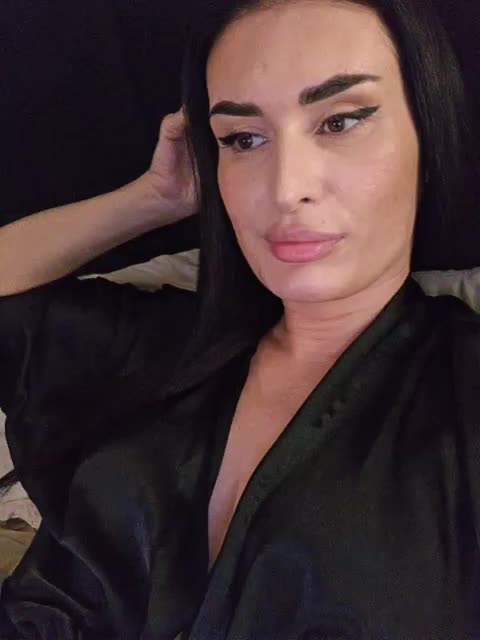 XStrawberryX Cam Model Chat November 1, 2025