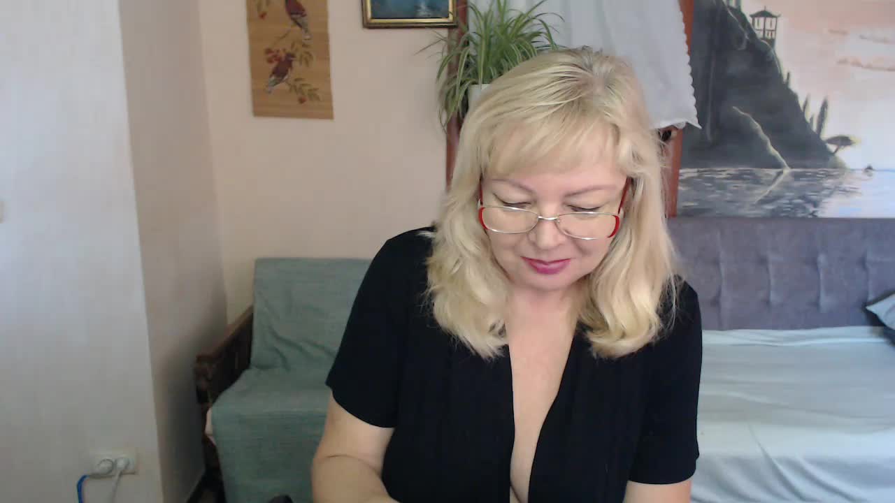 EvelynLoveShy Cam Model Chat November 1, 2025