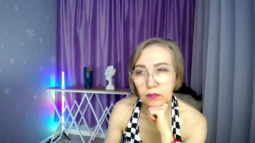 queen_a_n_i Cam Model Chat November 1, 2025