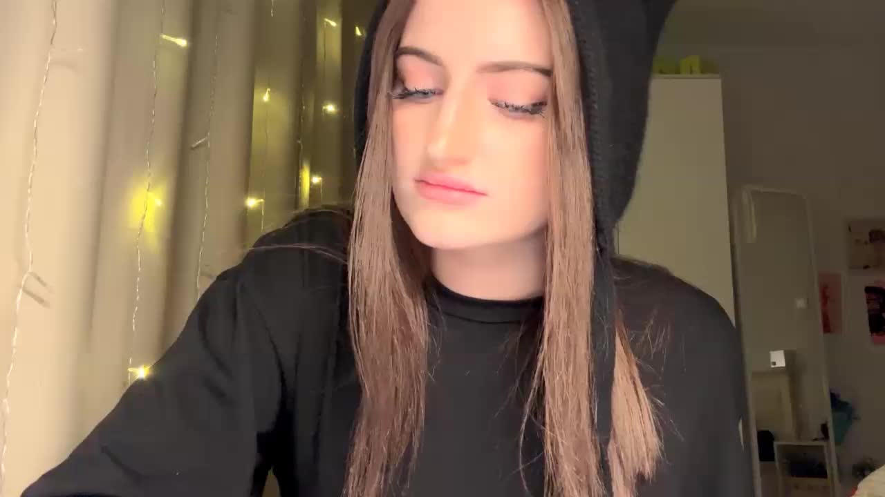 AuraLahrman Cam Model Chat November 1, 2025