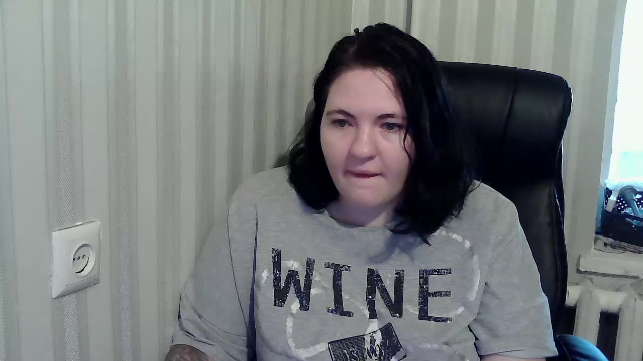 XLisaBlueX Cam Model Chat November 1, 2025