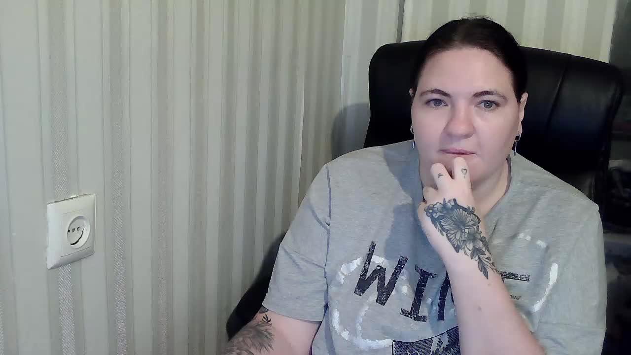 XLisaBlueX Cam Model Chat November 1, 2025