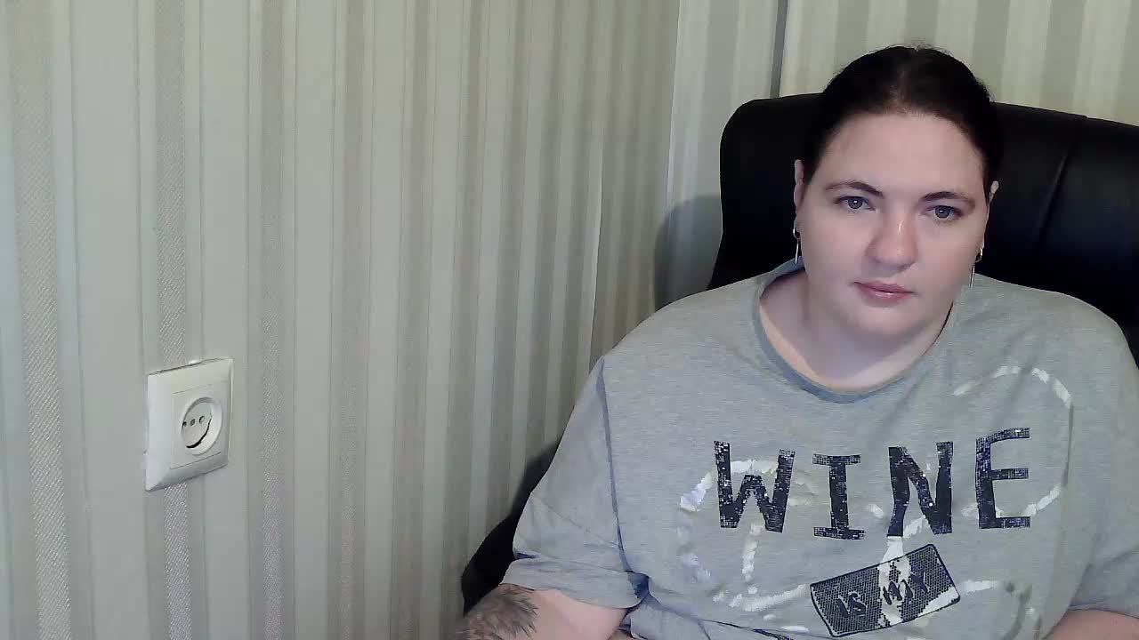 XLisaBlueX Cam Model Chat November 1, 2025