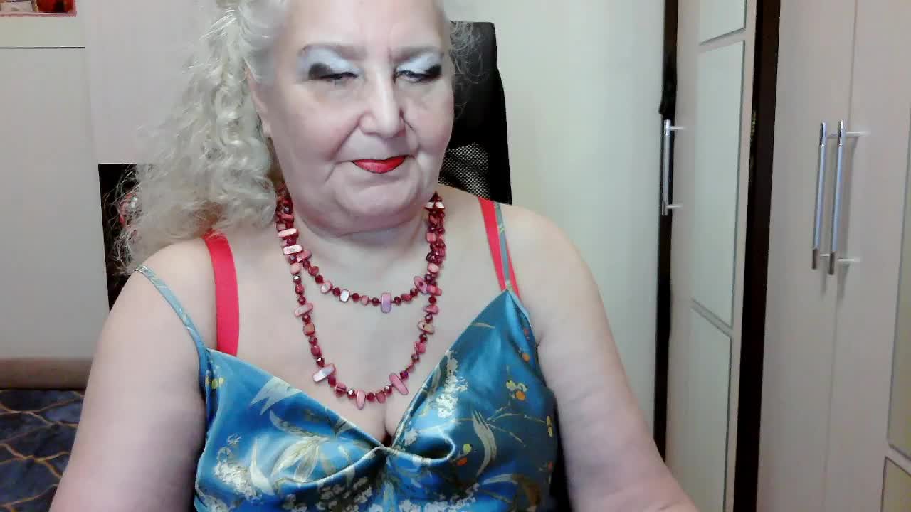 GrannyWants Cam Model Chat November 1, 2025