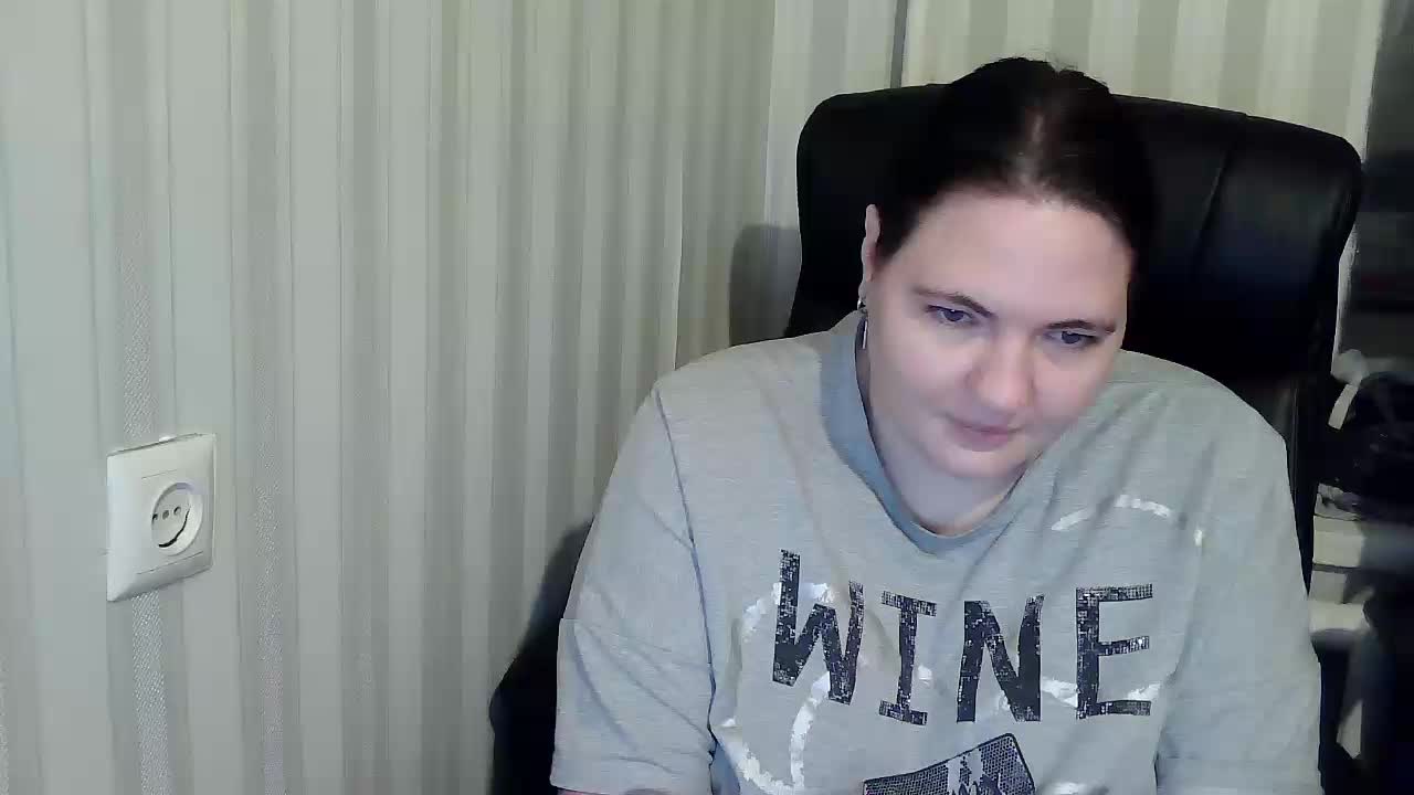 XLisaBlueX Cam Model Chat November 1, 2025