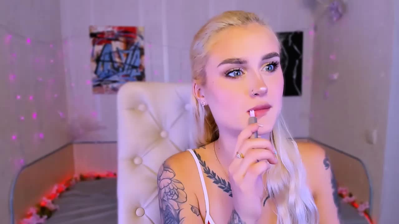 Ravenaaaa Cam Model Chat November 2, 2025