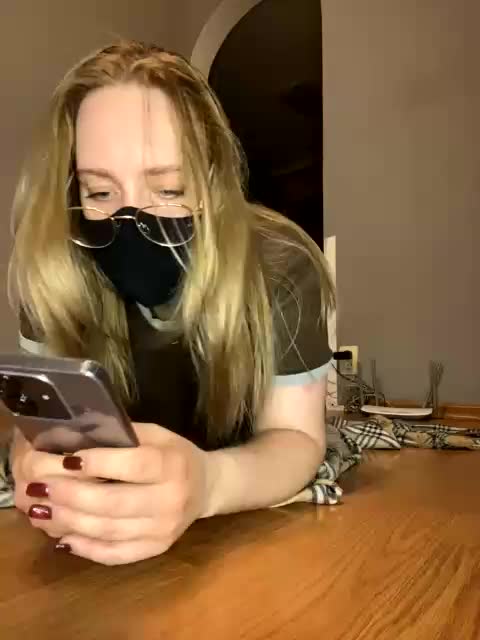 Donut-red Cam Model Chat November 2, 2025