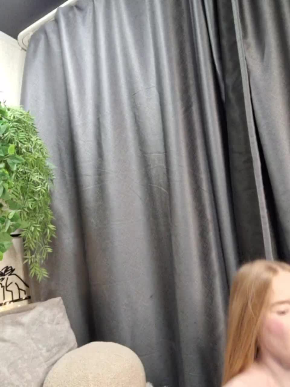 -scyrim- Cam Model Chat November 2, 2025