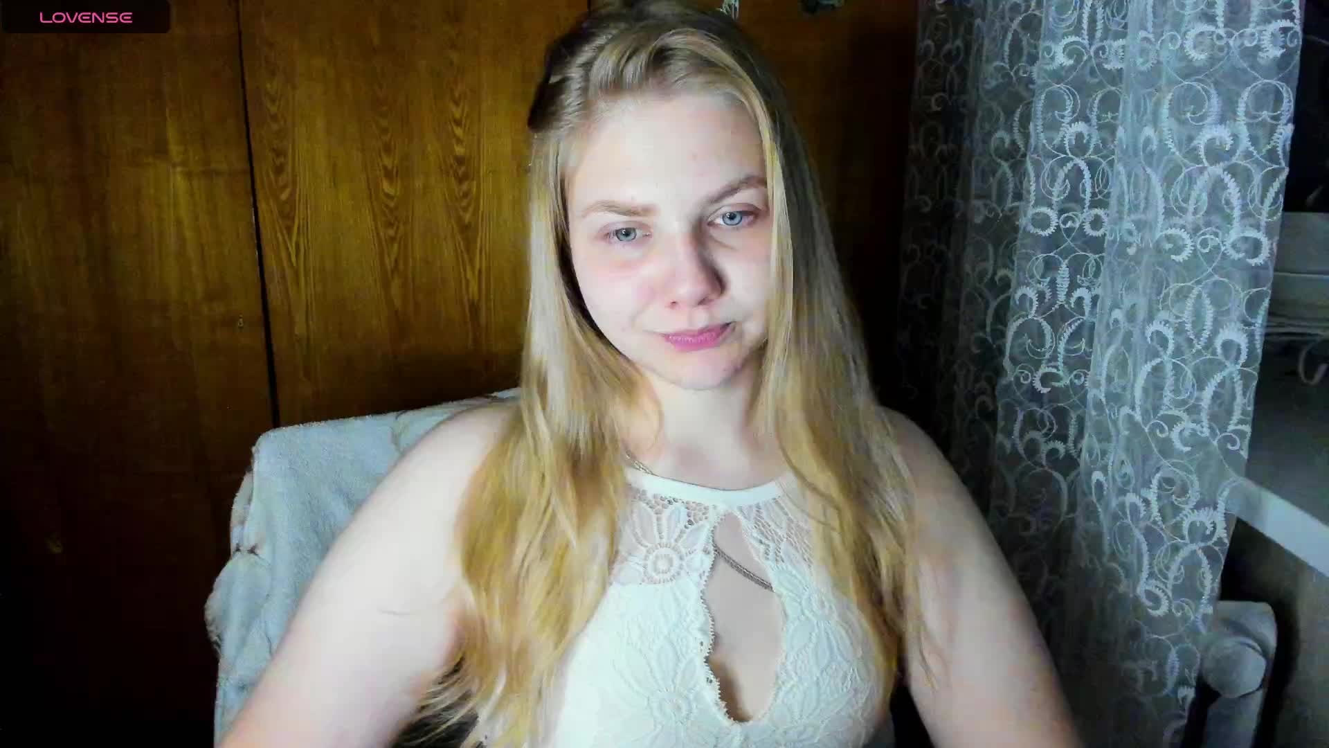 Emma-Frizea Cam Model Chat November 2, 2025