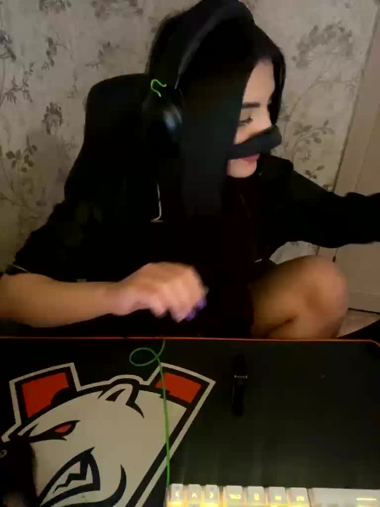 Aloeloea Cam Model Chat November 2, 2025