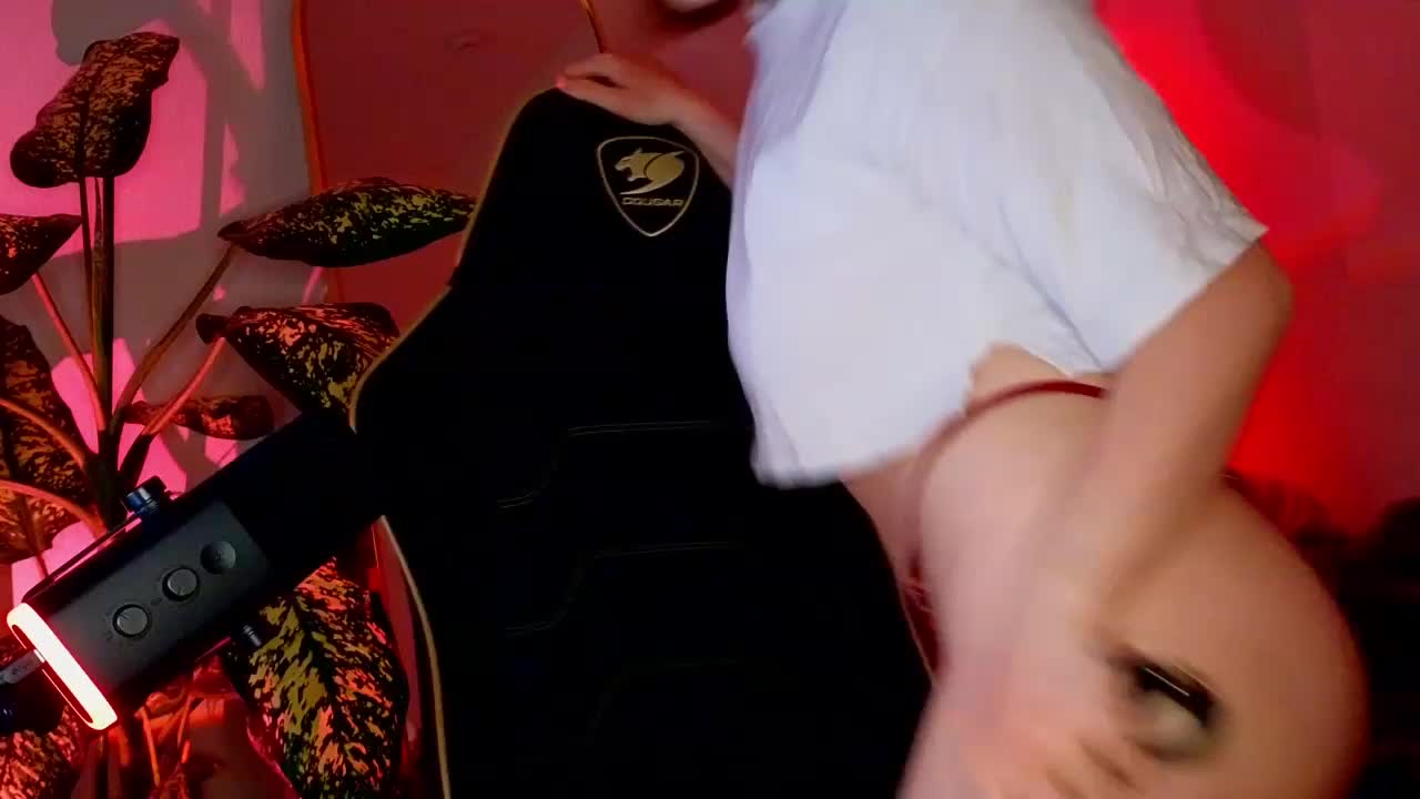 -sweetdreamss- Cam Model Chat November 2, 2025