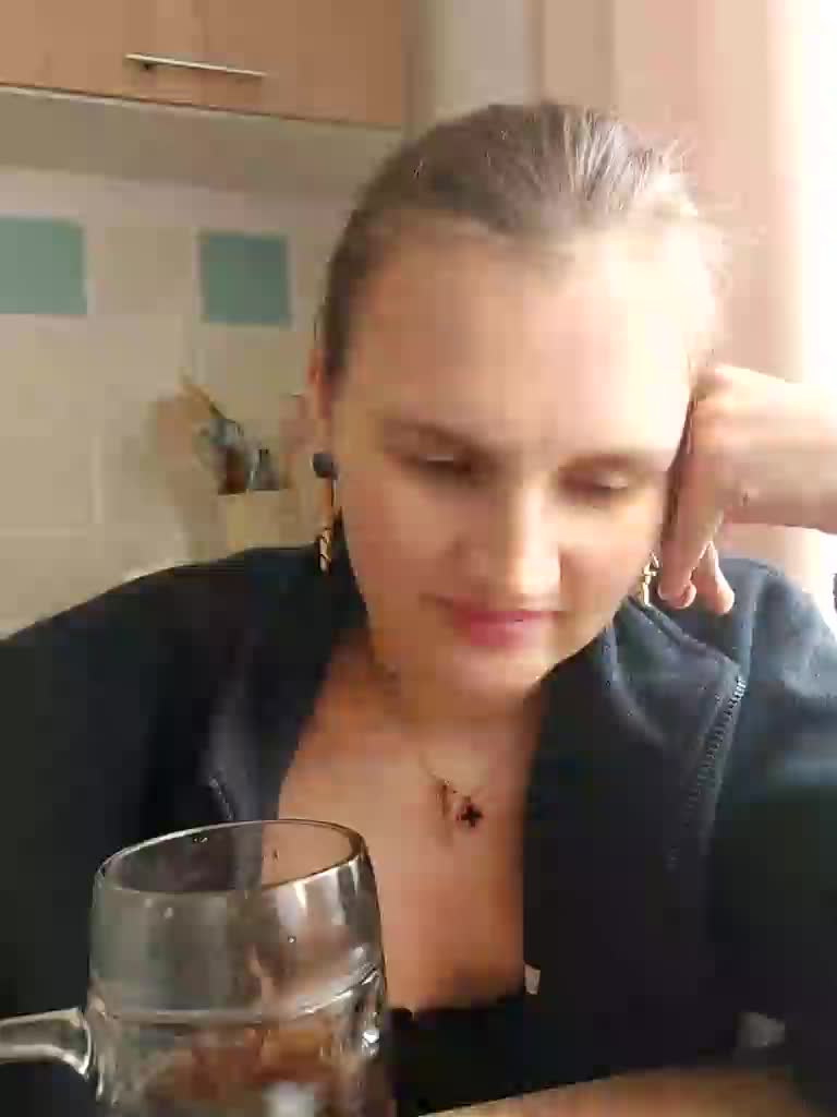 LisaLovHoney Cam Model Chat November 2, 2025