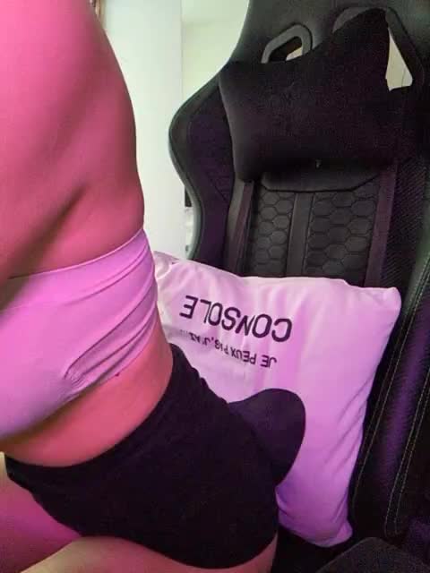 MissMiaX Cam Model Chat November 2, 2025