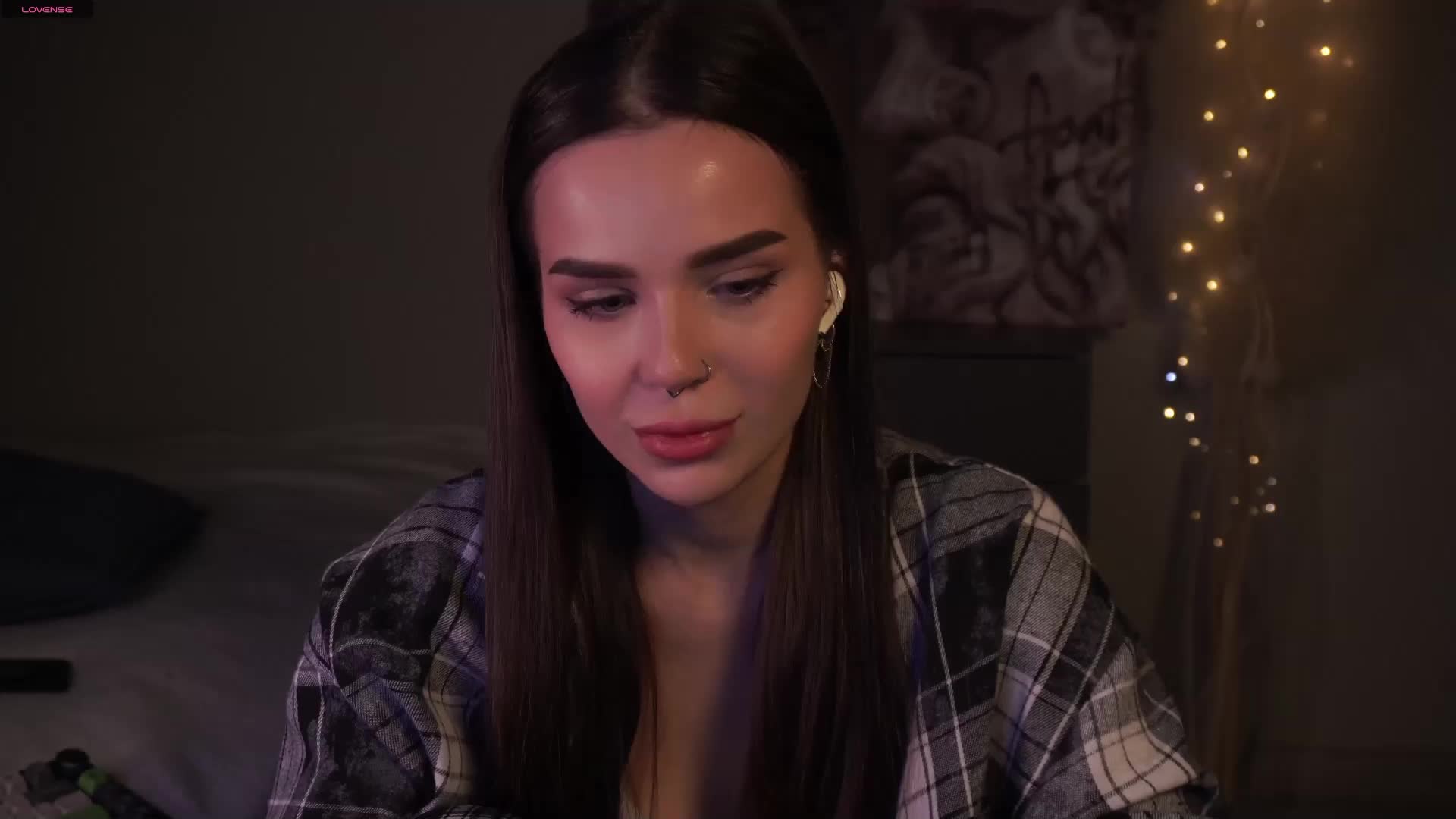 MiniNika Cam Model Chat November 2, 2025