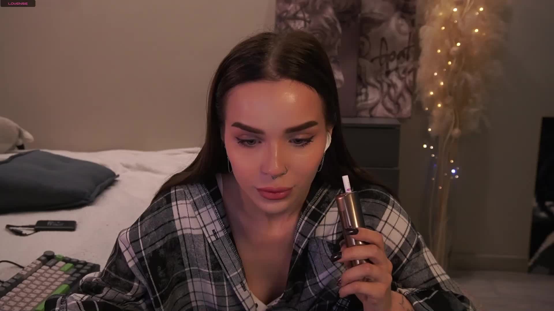 MiniNika Cam Model Chat November 2, 2025