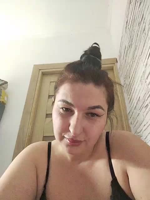 MonicaMilf Cam Model Chat November 2, 2025