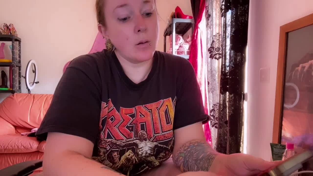 NylonQueen Cam Model Chat November 2, 2025