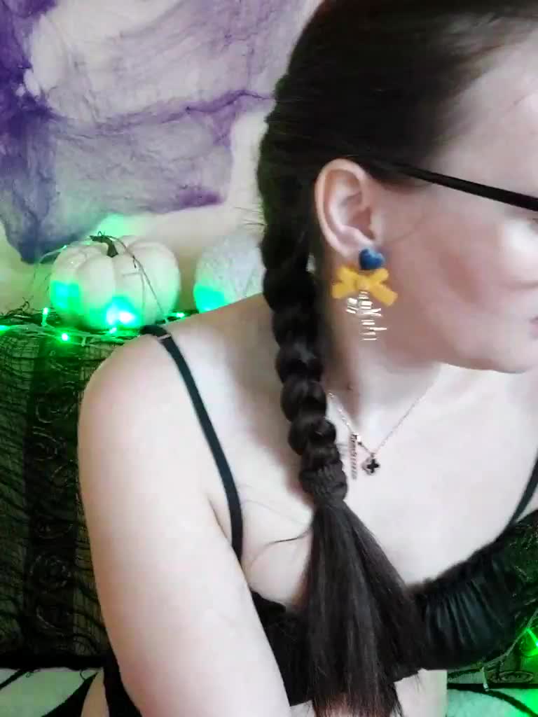 LisaLovHoney Cam Model Chat November 2, 2025