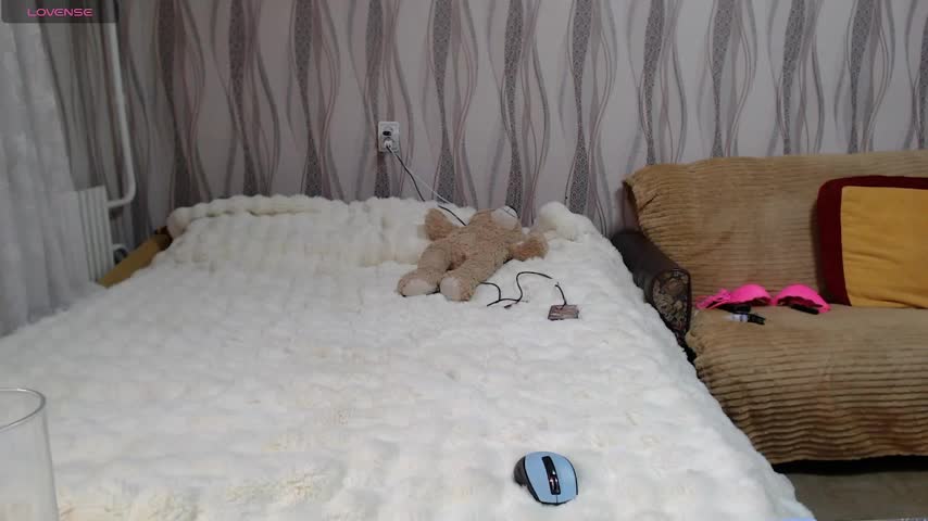 Yevgeshka-Milashka Cam Model Chat November 2, 2025