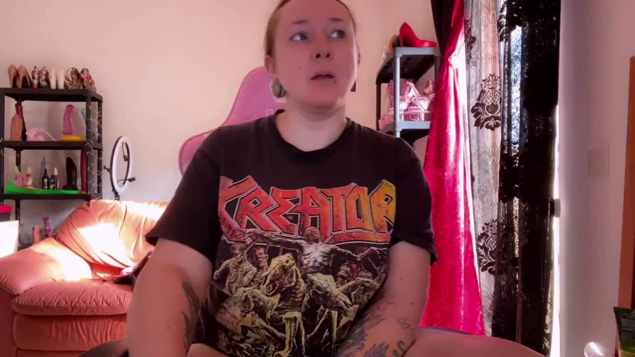 NylonQueen Cam Model Chat November 2, 2025