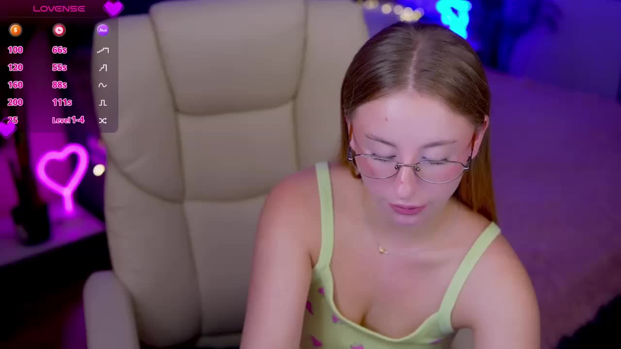 SilverrMoon Cam Model Chat November 2, 2025