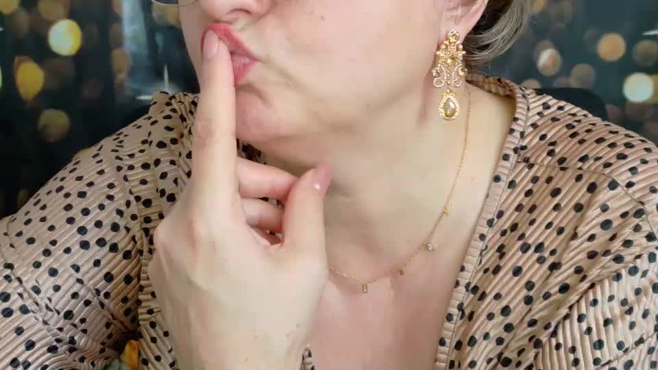 Golden_Lady Cam Model Chat November 3, 2025