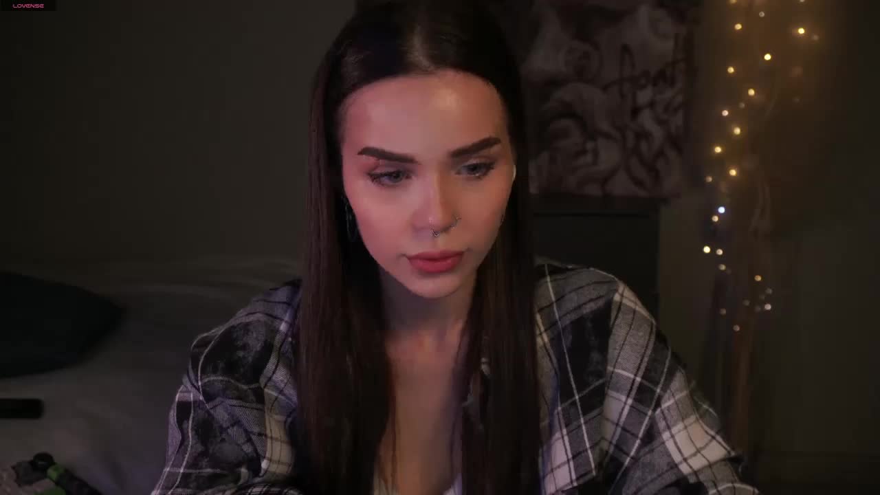 MiniNika Cam Model Chat November 3, 2025