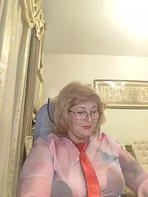 KarinkaSweet Cam Model Chat November 3, 2025