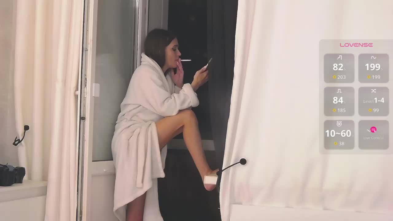 -MARIDRAGON- Cam Model Chat November 3, 2025