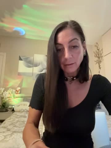 IrinkaGata Cam Model Chat November 3, 2025