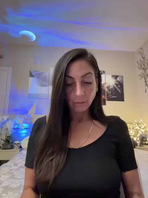 IrinkaGata Cam Model Chat November 3, 2025