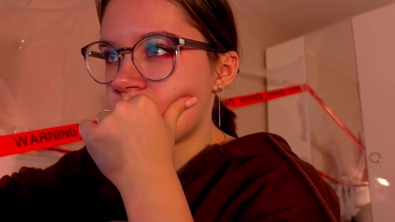 MiaLuw Cam Model Chat November 3, 2025