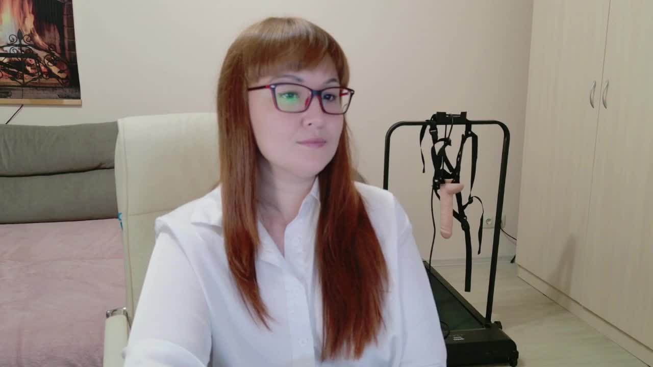 MISTRESS-FOX Cam Model Chat November 3, 2025