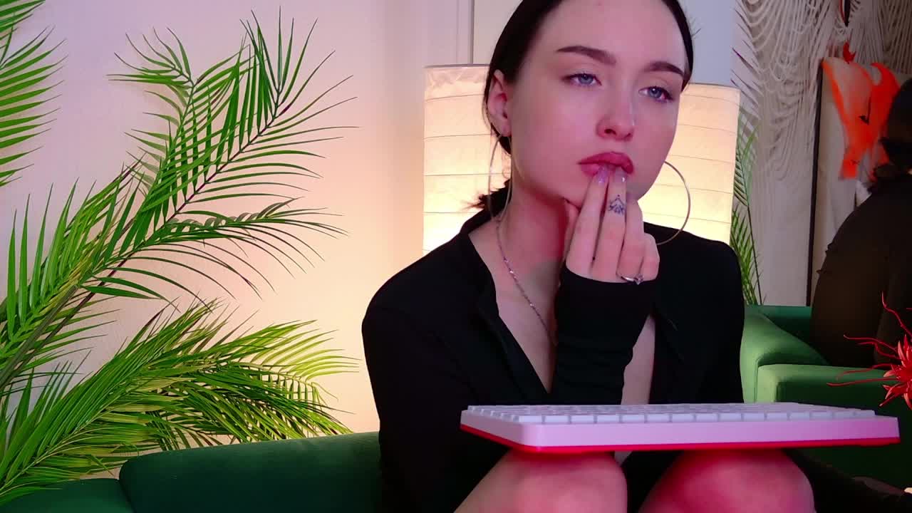 MonikaCarter Cam Model Chat November 3, 2025