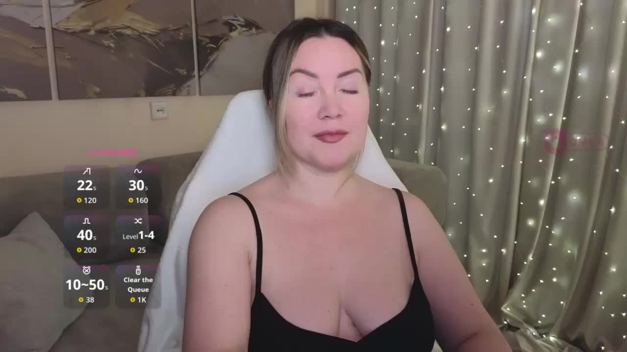 Elya_ Cam Model Chat November 3, 2025