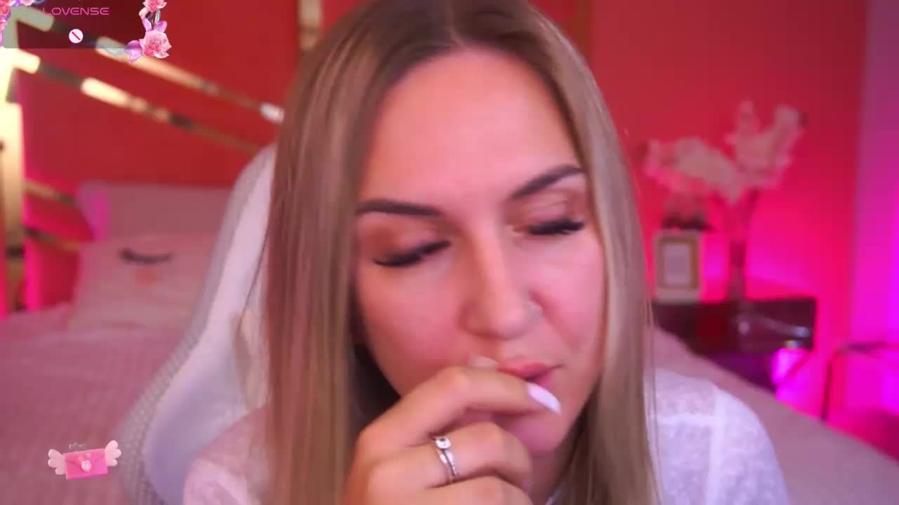 MollyWild Cam Model Chat November 3, 2025