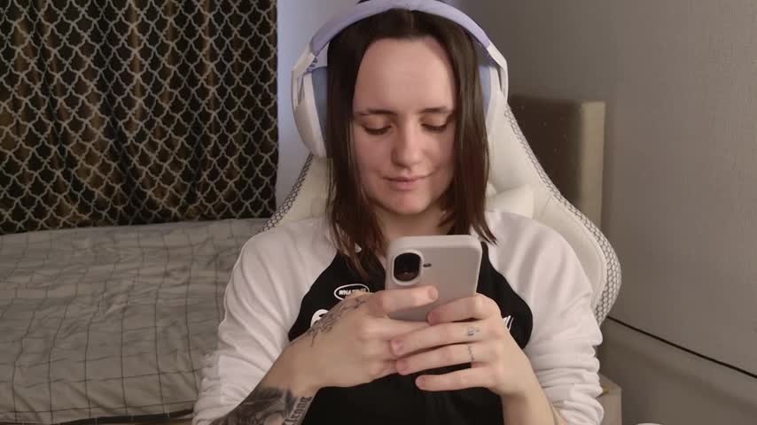 Luna_Loveee Cam Model Chat November 3, 2025