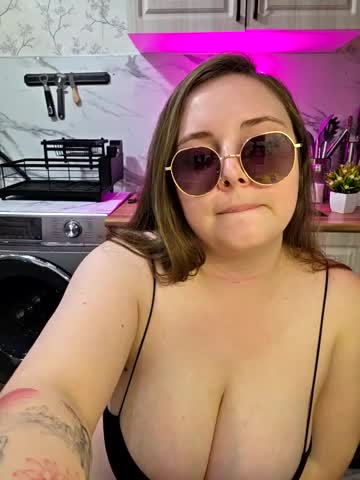 Caramel_pussy Cam Model Chat November 3, 2025