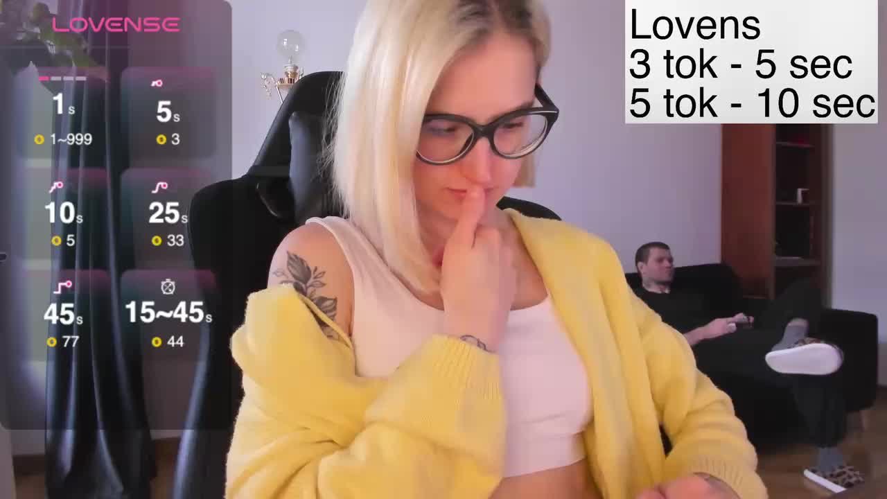 Sexy-Sweets Cam Model Chat November 7, 2025