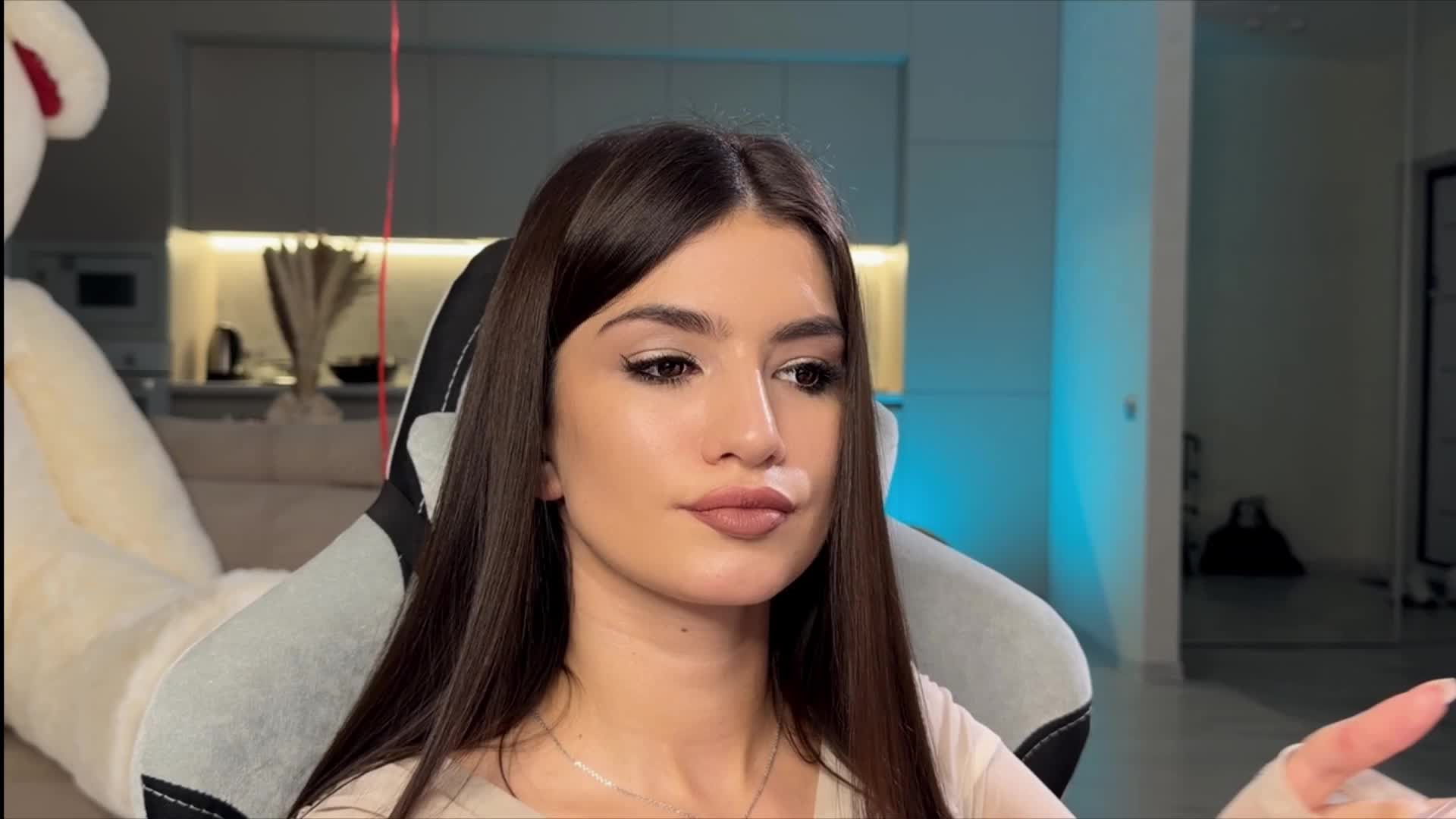 Sofi-Mi Cam Model Chat November 7, 2025