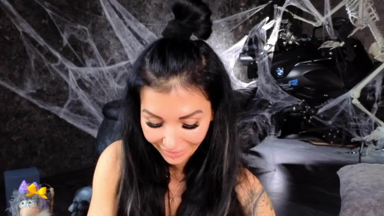 -BABAYAGA- Cam Model Chat November 7, 2025